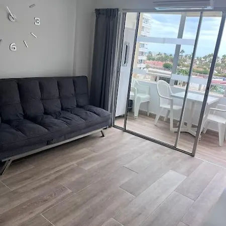 Апартаменты Design Seaview Flat Next To Yumbo